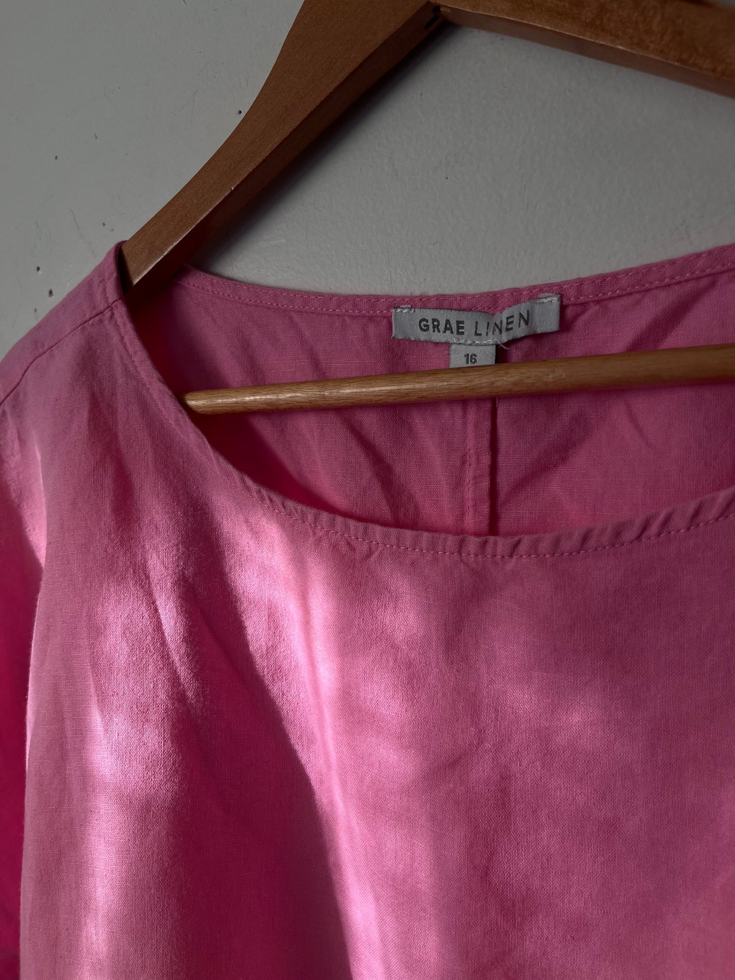 GRAE LINEN Top RRP$60 (14-16)