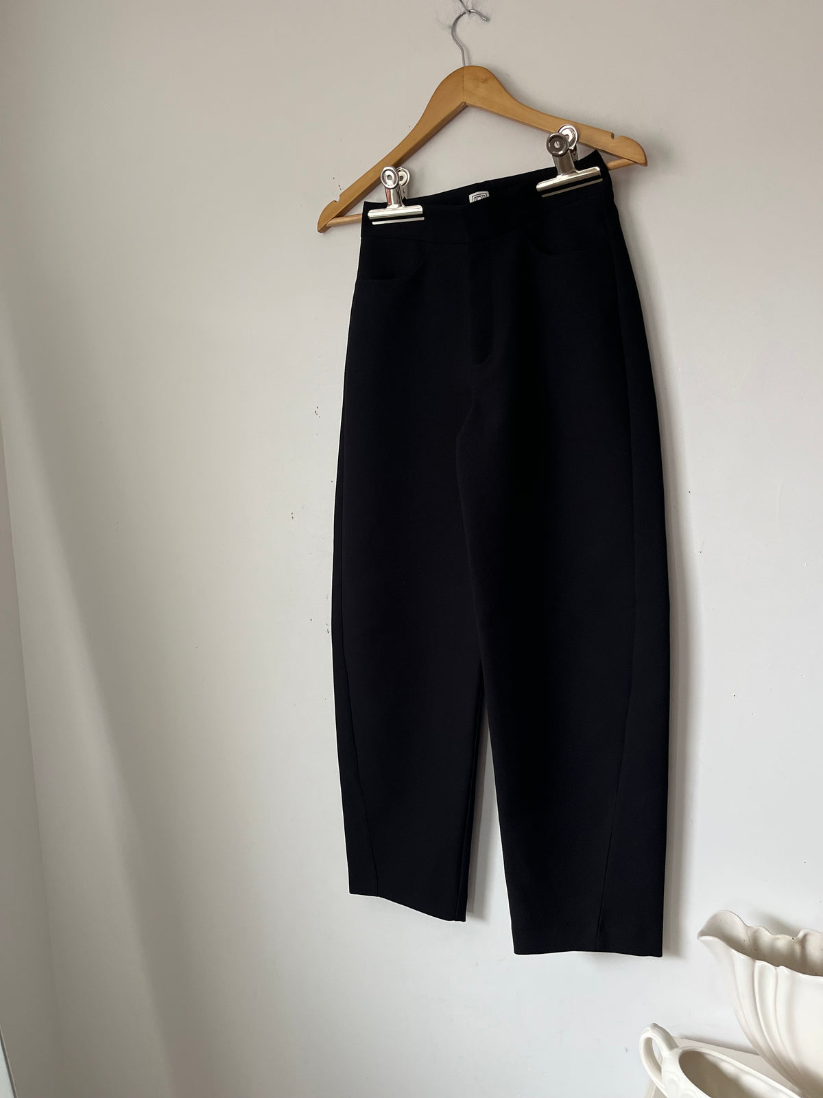 TOTEME Twisted Seam Trousers RRP$700 (Size 6)