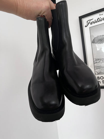 ALIAS MAE Leather Chelsea Boots RRP$320 (38)