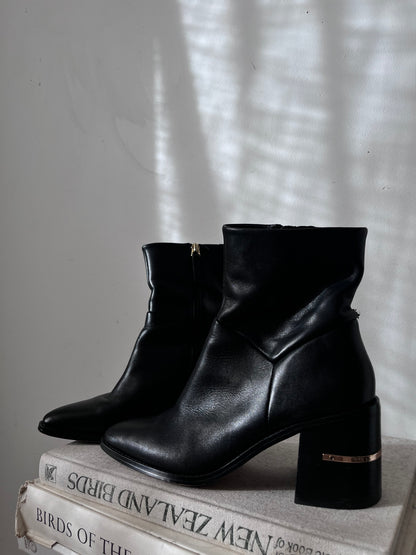 MI PIACI 'Arabella' Ankle Boot RRP$400 (39)