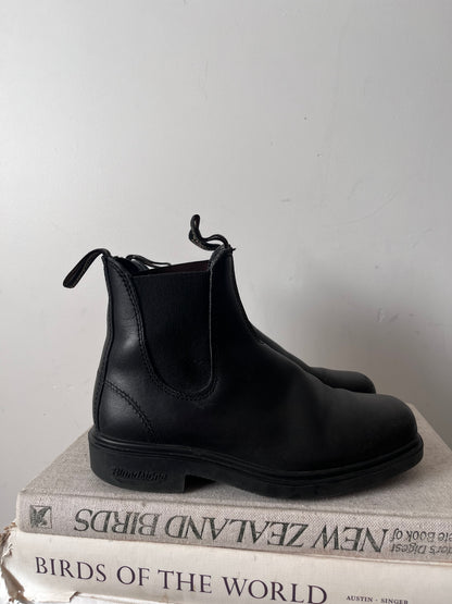BLUNDSTONE Boots RRP$289 (35.5/36)