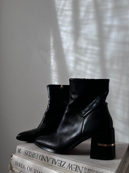 MI PIACI 'Arabella' Ankle Boot RRP$400 (39)