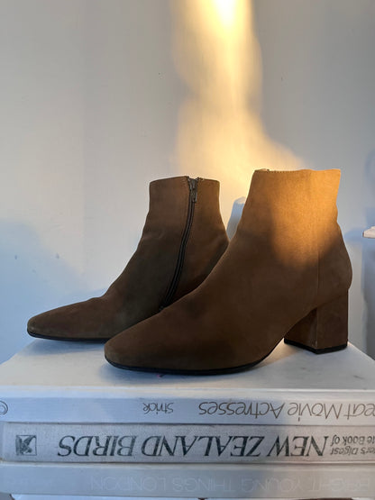 HÖGL Suede Ankle Boots RRP $400 (40)